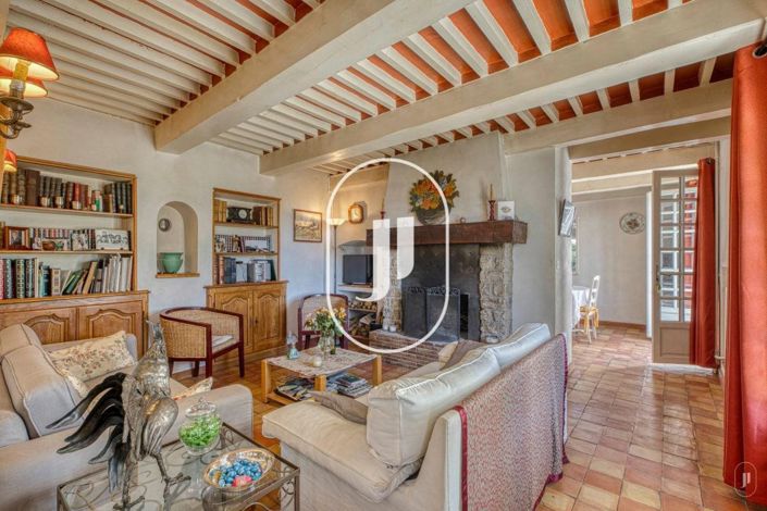 Image No.10-8 Bed House for sale