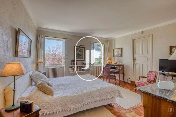 Image No.13-8 Bed House for sale