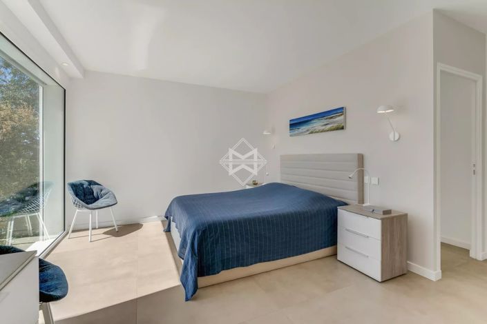Image No.12-4 Bed House for sale