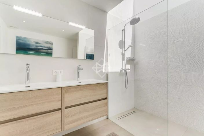 Image No.14-4 Bed House for sale