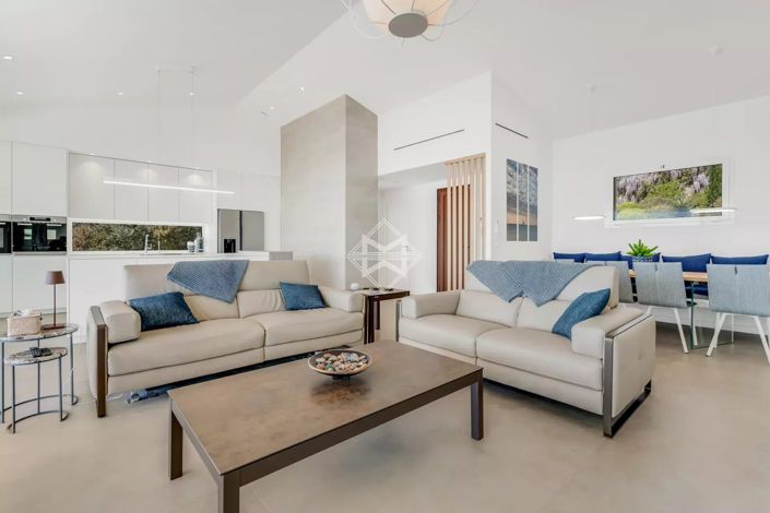 Image No.7-4 Bed House for sale