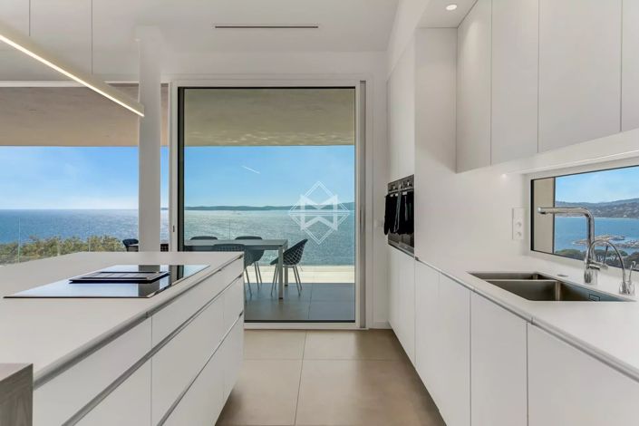 Image No.9-4 Bed House for sale