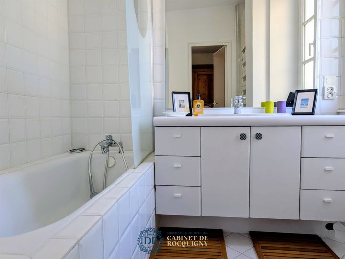 Image No.19-6 Bed House for sale