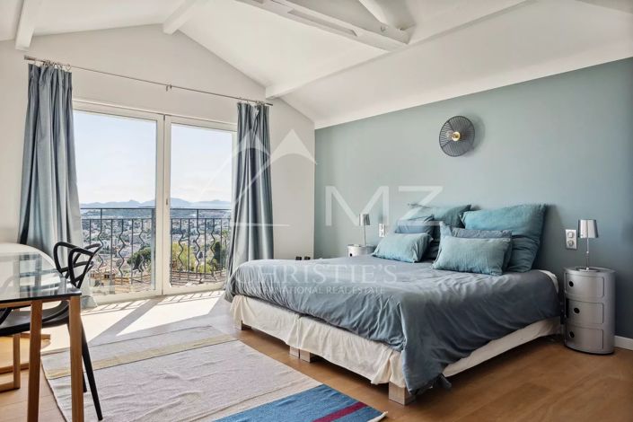 Image No.9-5 Bed House for sale