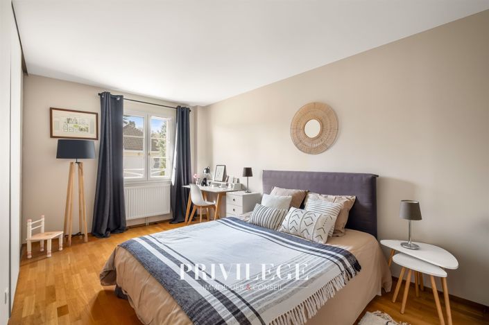 Image No.16-5 Bed House for sale