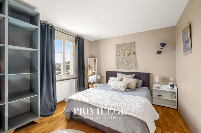 Image No.17-5 Bed House for sale