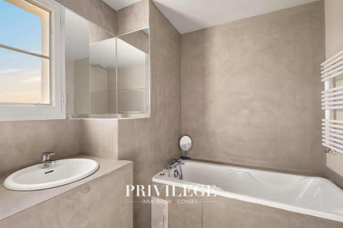 Image No.19-5 Bed House for sale