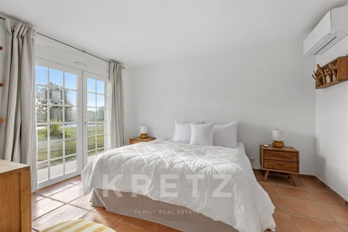 Image No.18-5 Bed House for sale