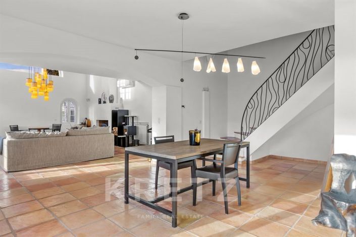 Image No.7-5 Bed House for sale