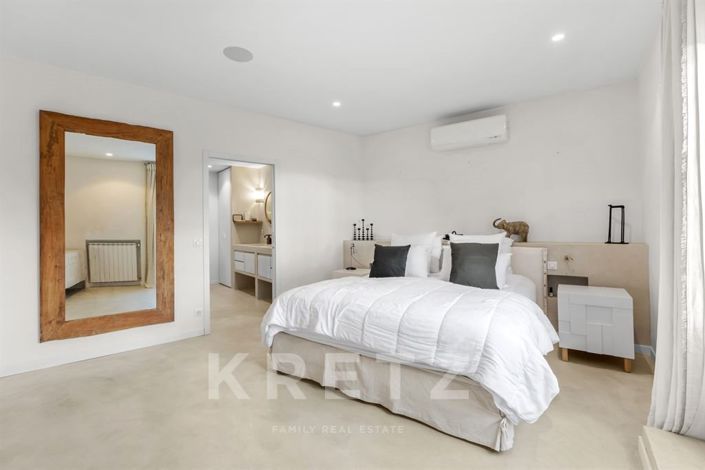 Image No.8-5 Bed House for sale