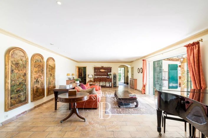 Image No.10-6 Bed House for sale