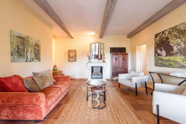 Image No.18-6 Bed House for sale