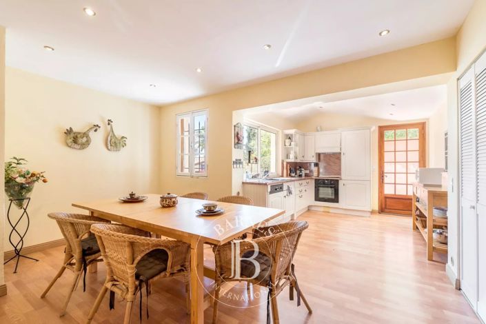 Image No.19-6 Bed House for sale