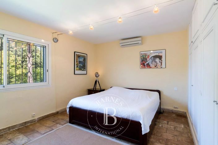 Image No.20-6 Bed House for sale