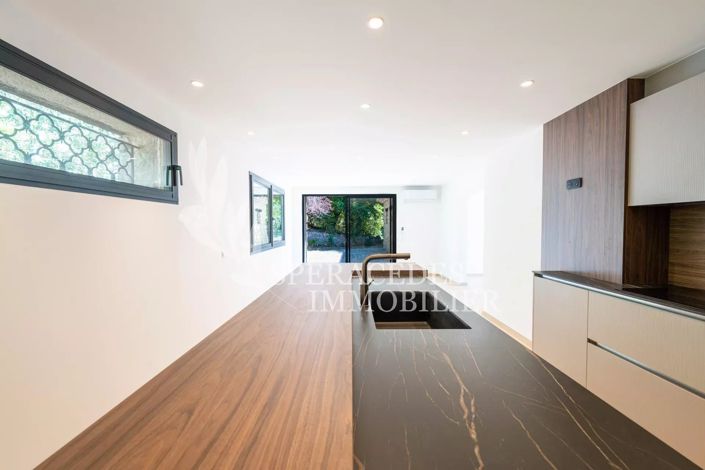 Image No.10-5 Bed House for sale