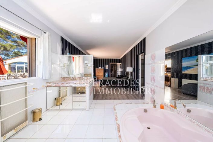 Image No.21-6 Bed House for sale