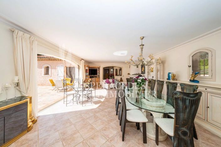 Image No.8-4 Bed House for sale
