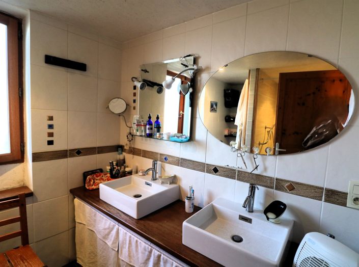 Image No.60-5 Bed House for sale