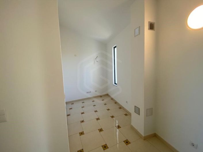 Image No.16-4 Bed House for sale