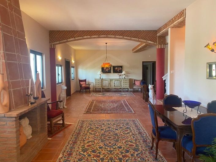 Image No.6-4 Bed House for sale