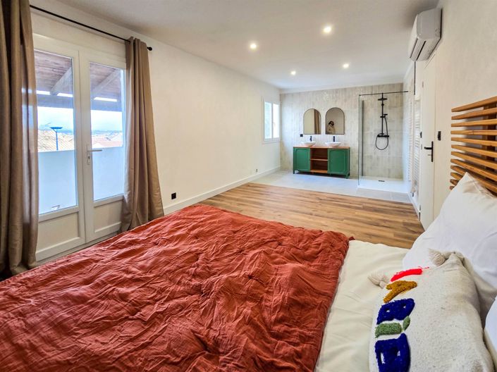 Image No.10-5 Bed House for sale