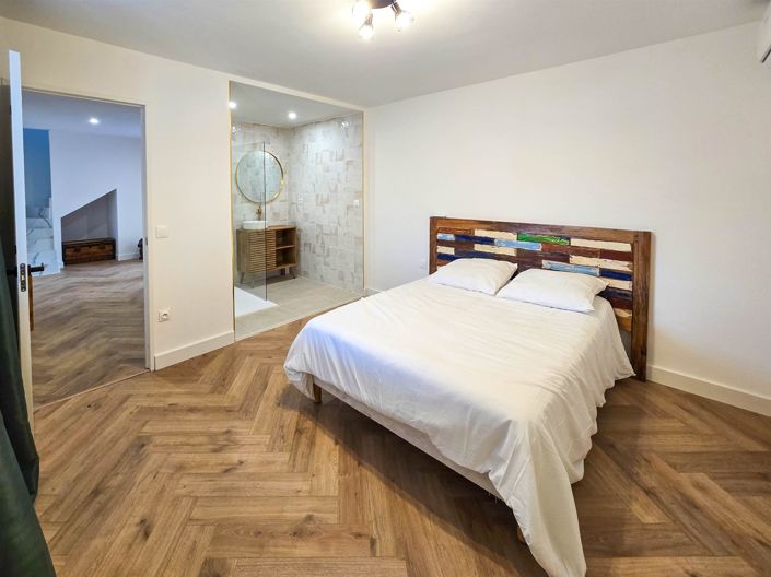Image No.12-5 Bed House for sale