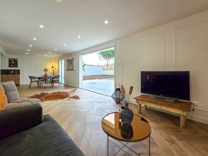 Image No.5-5 Bed House for sale