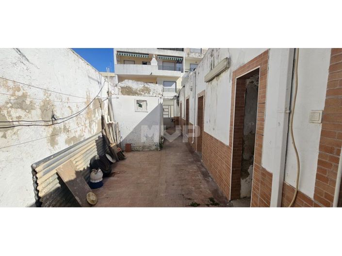 Image No.6-3 Bed House for sale
