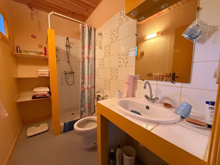 Image No.9-8 Bed House for sale