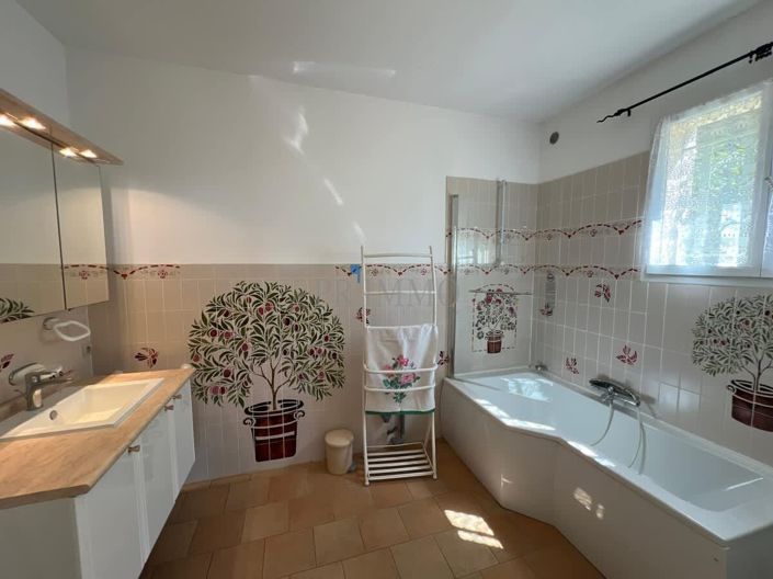 Image No.17-4 Bed House for sale