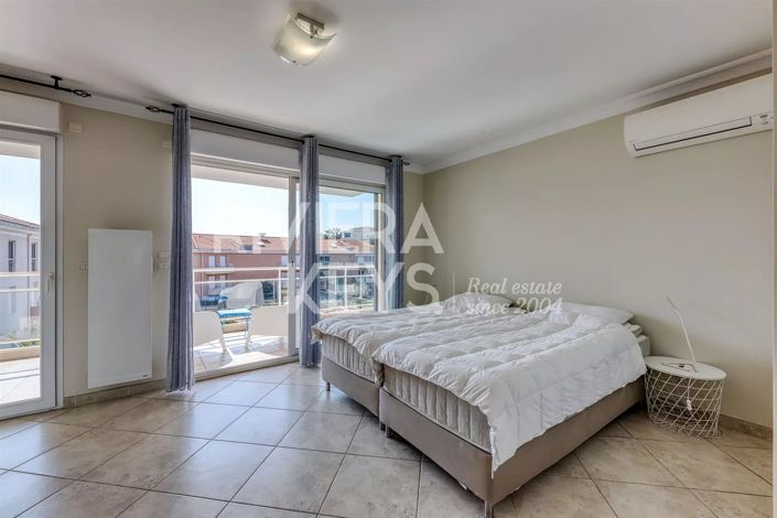 Image No.11-3 Bed Apartment for sale