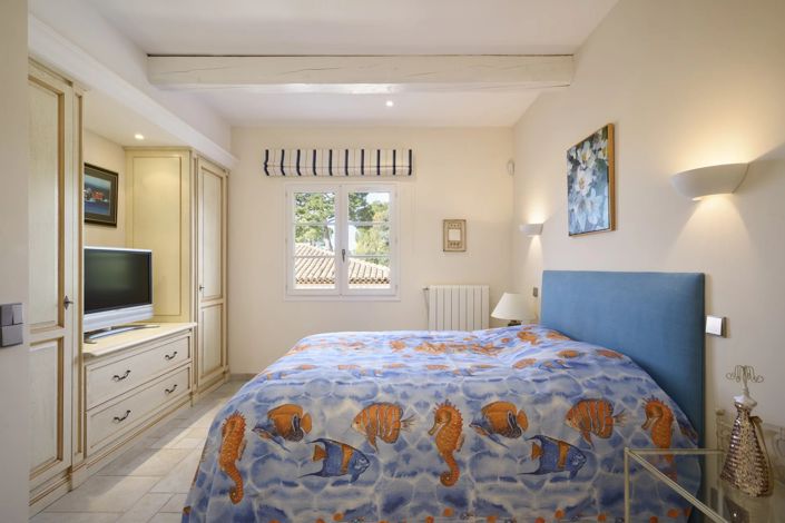 Image No.10-9 Bed House for sale