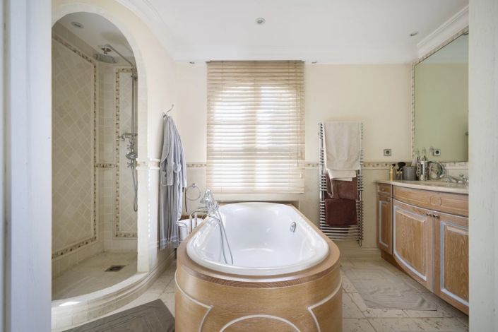Image No.13-9 Bed House for sale