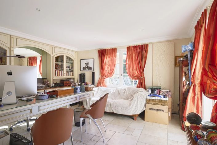 Image No.8-9 Bed House for sale