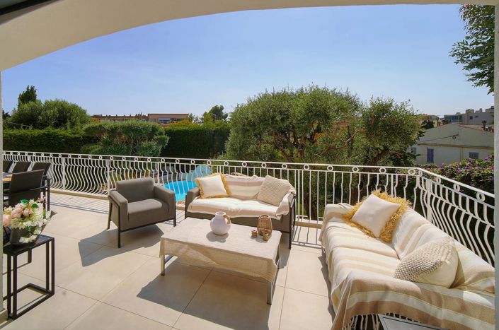 Image No.3-6 Bed House for sale
