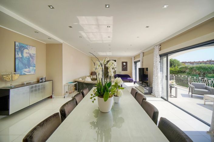 Image No.4-6 Bed House for sale