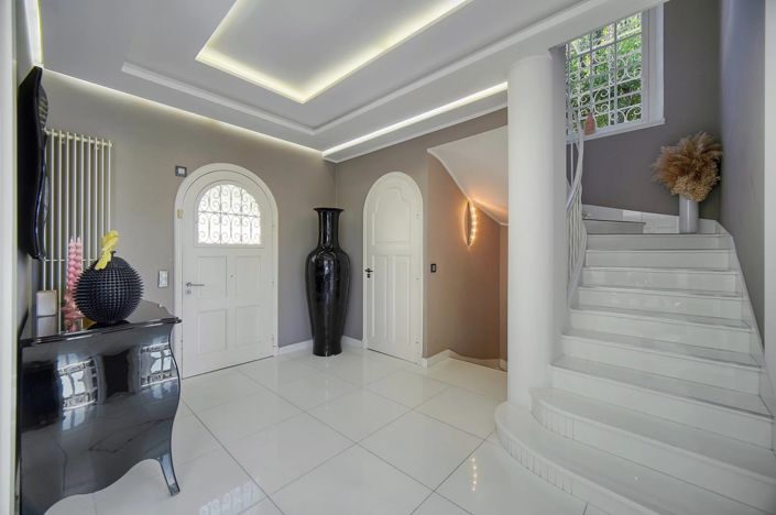 Image No.7-6 Bed House for sale