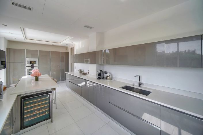Image No.8-6 Bed House for sale