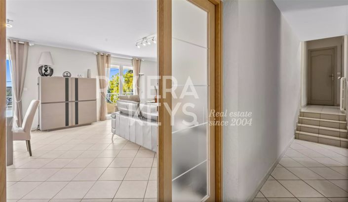 Image No.18-5 Bed House for sale