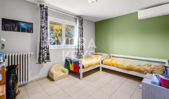 Image No.24-5 Bed House for sale