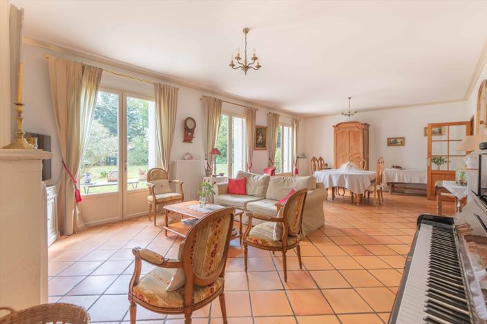 Image No.8-4 Bed House for sale