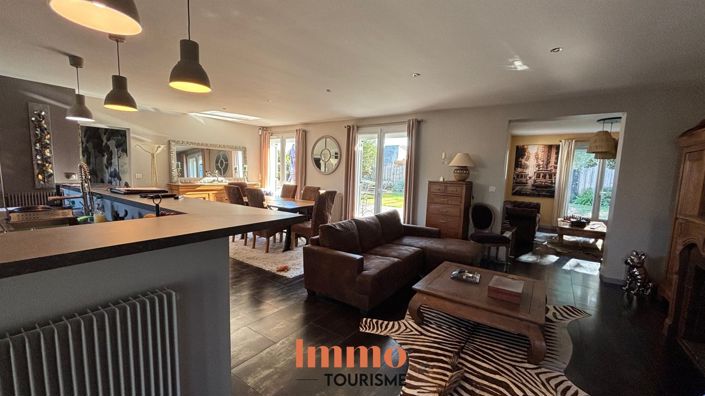 Image No.2-6 Bed House for sale