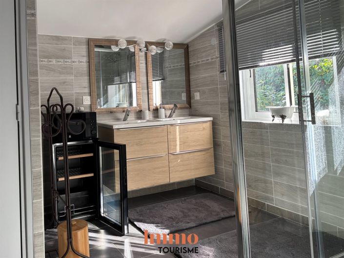 Image No.21-6 Bed House for sale