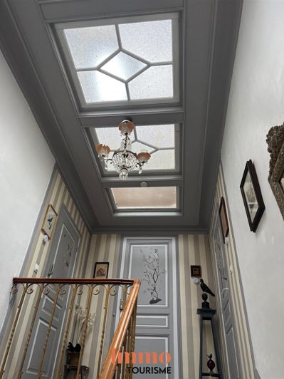 Image No.8-8 Bed Property for sale