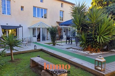 1 - Blaye, House