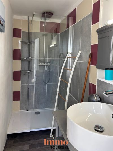 Image No.6-6 Bed House for sale