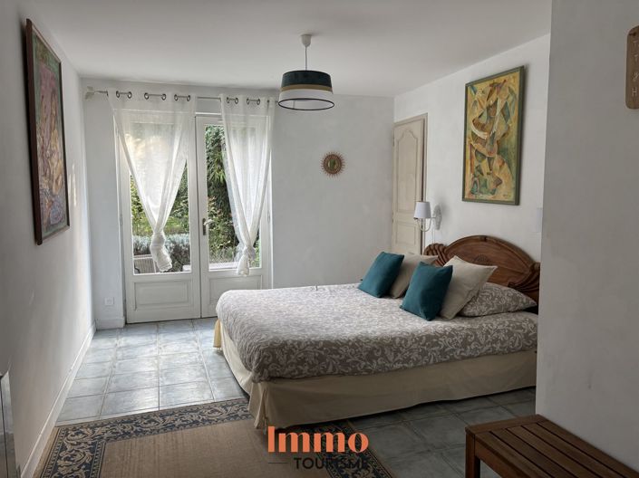 Image No.11-15 Bed Property for sale