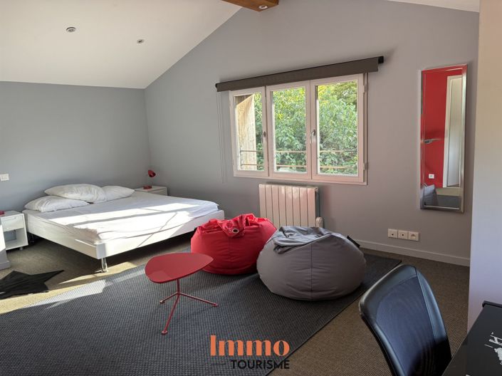 Image No.16-15 Bed Property for sale
