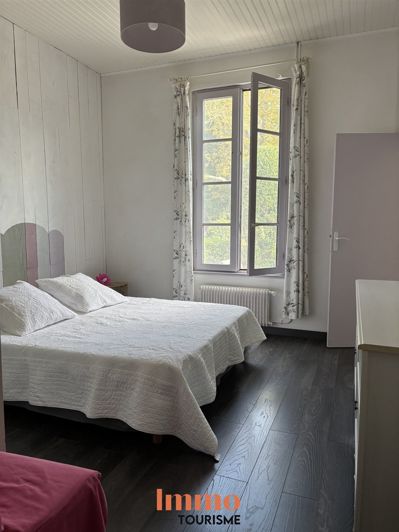 Image No.22-15 Bed Property for sale