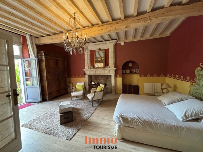 Image No.27-15 Bed Property for sale